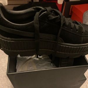 ~LIKE NEW~ PUMA CREEPERSUEDE SNEAKERS